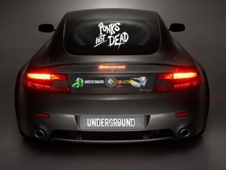Samolepka na auto-Punks not dead